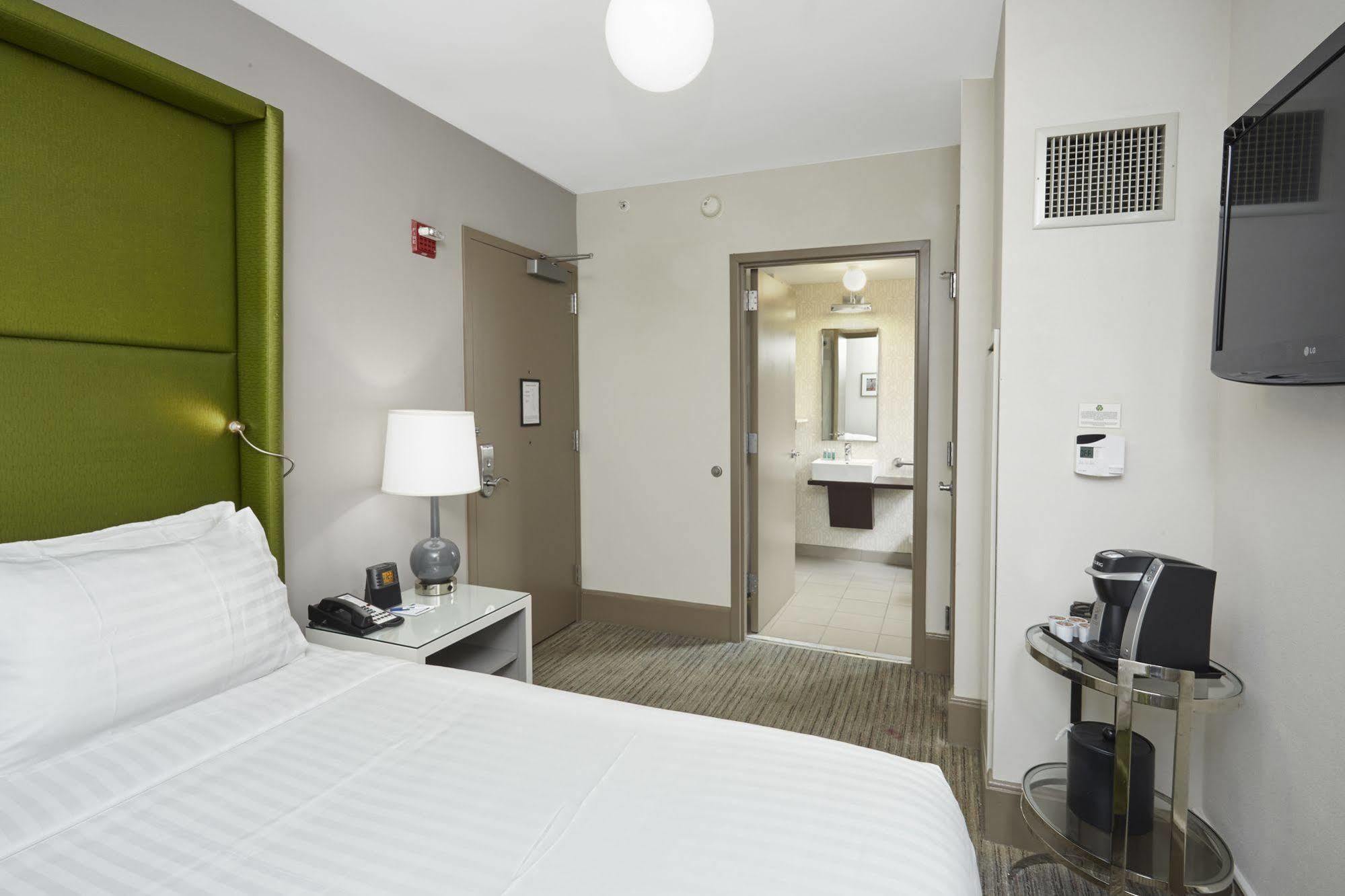Holiday Inn Express Chicago - Magnificent Mile By Ihg מראה חיצוני תמונה