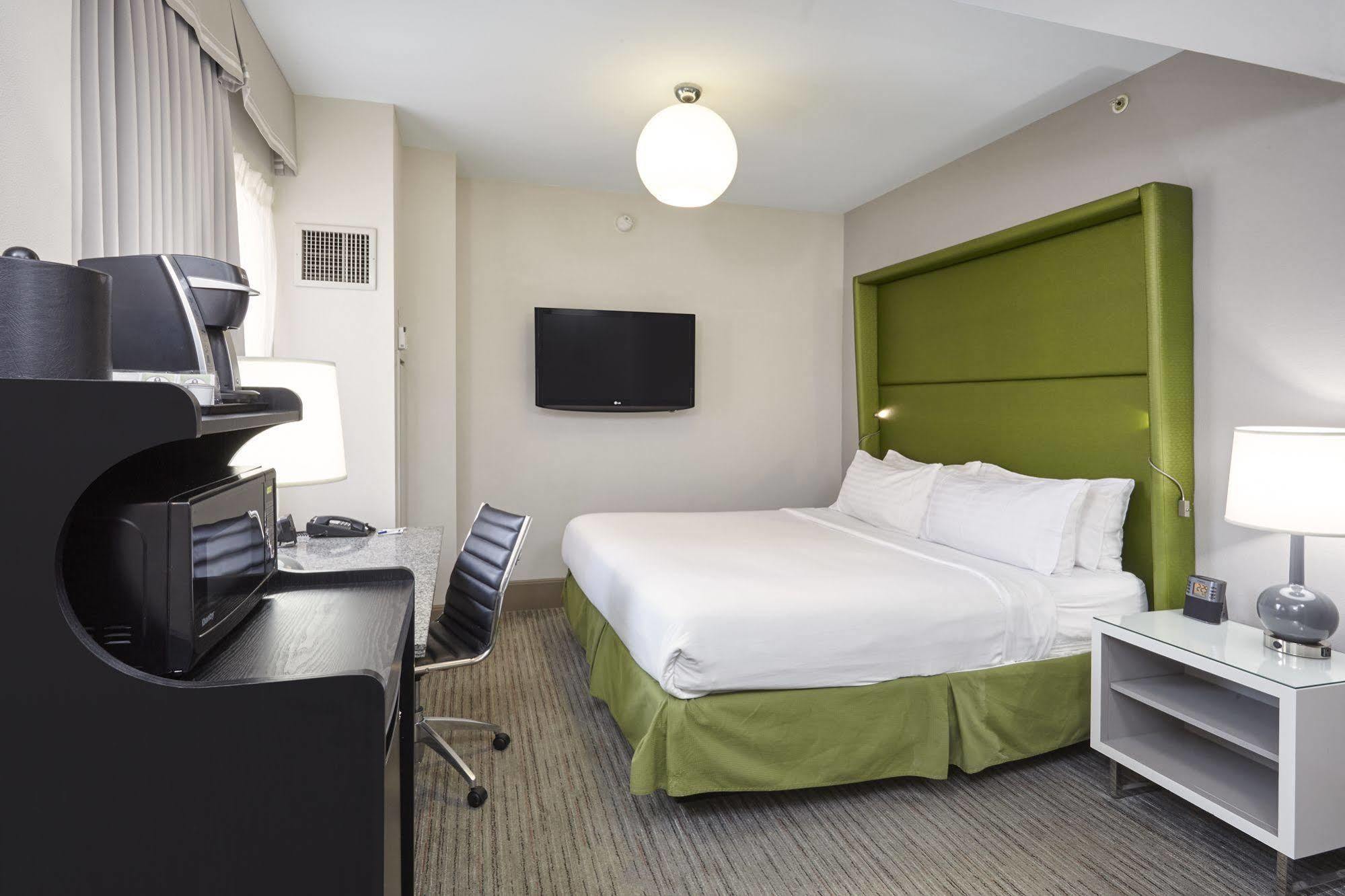 Holiday Inn Express Chicago - Magnificent Mile By Ihg מראה חיצוני תמונה
