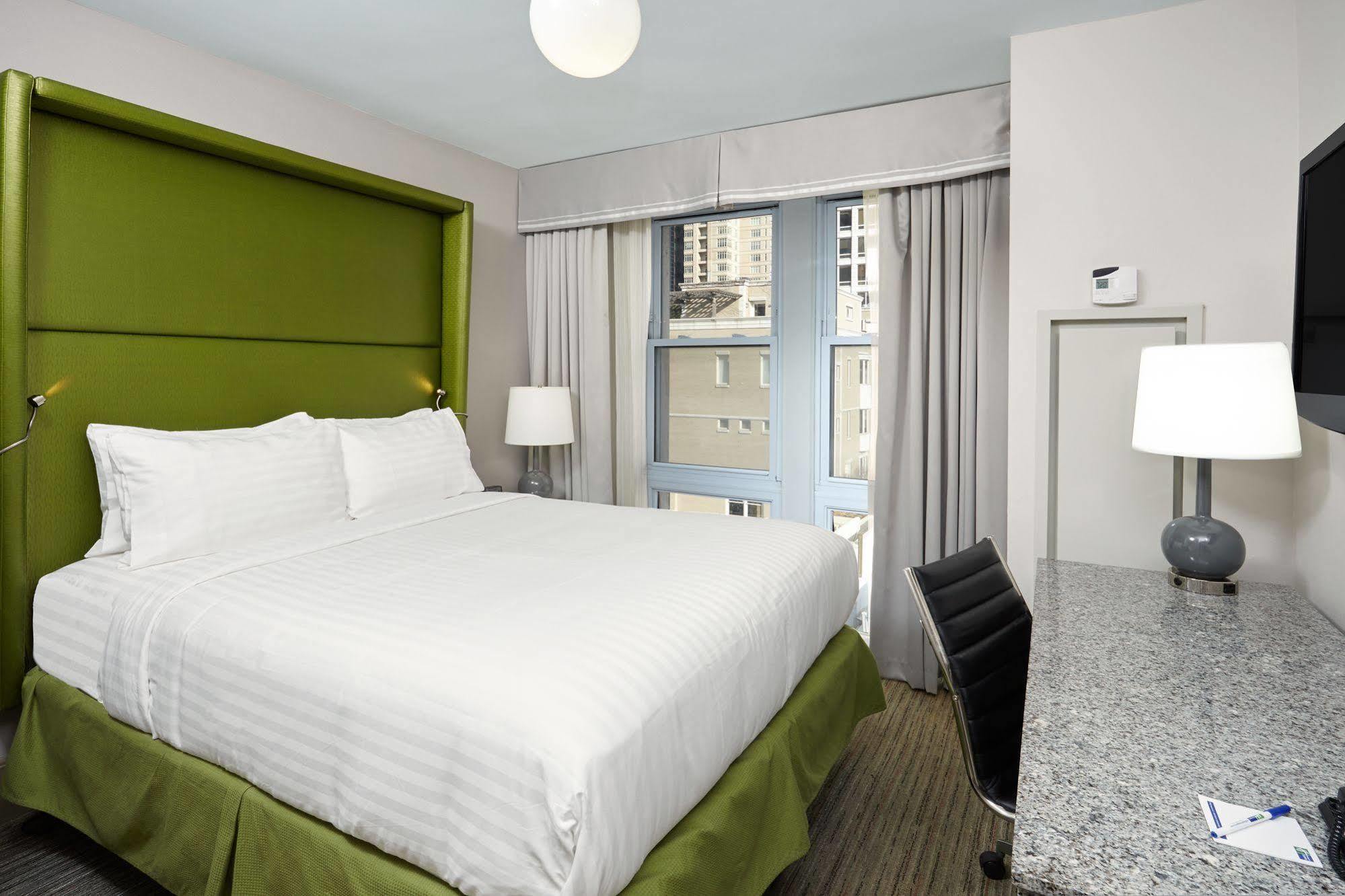 Holiday Inn Express Chicago - Magnificent Mile By Ihg מראה חיצוני תמונה