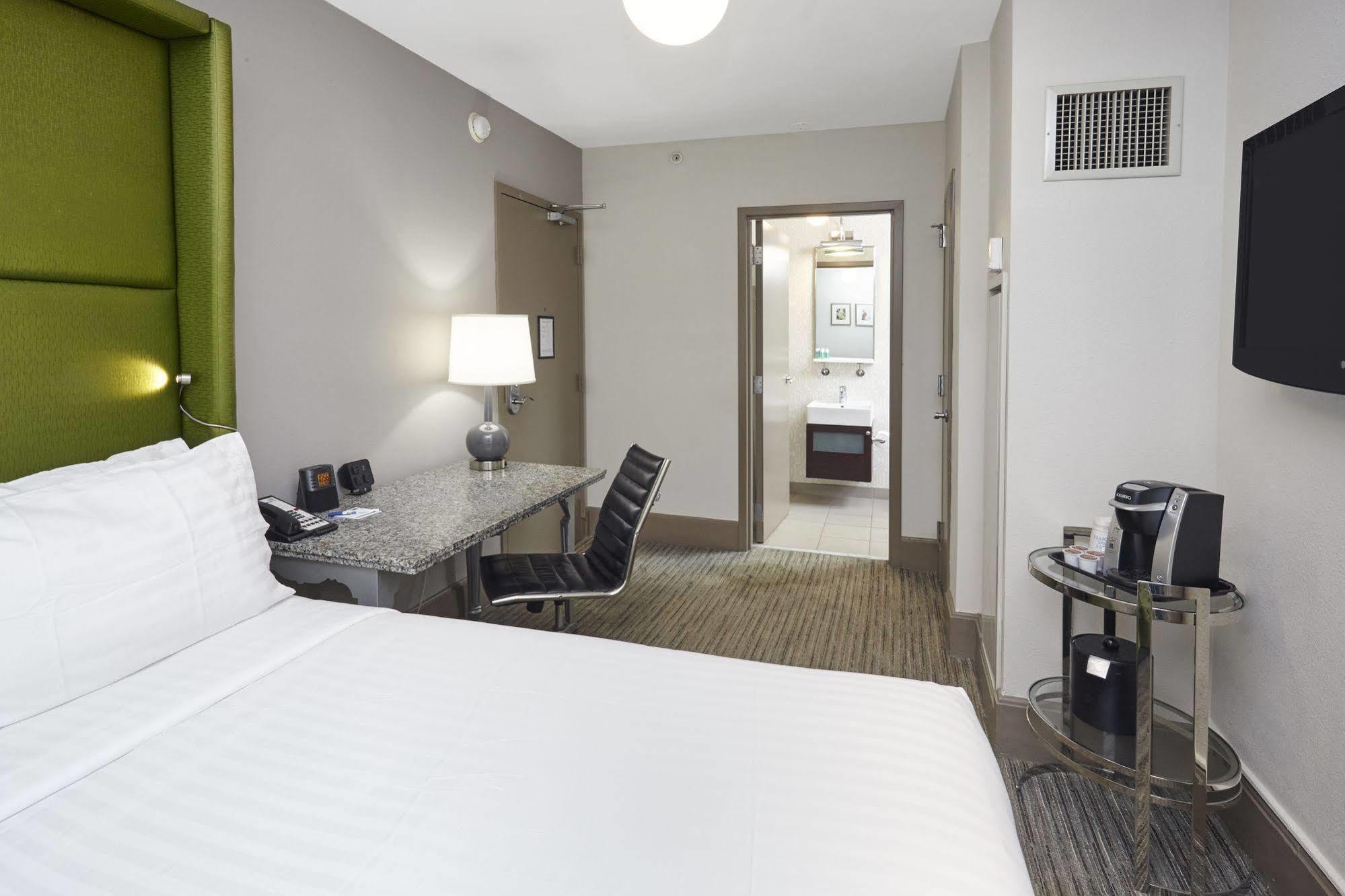 Holiday Inn Express Chicago - Magnificent Mile By Ihg מראה חיצוני תמונה